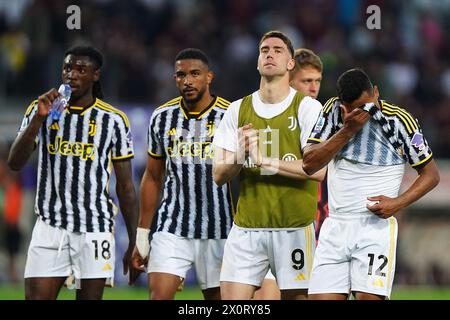 Alex Sandro e i giocatori della Juventus al termine della partita di calcio di serie A tra Torino e Juventus allo Stadio Olimpico grande Torino - sabato 13 aprile 2024. Sport - calcio . (Foto di Spada/LaPresse) credito: LaPresse/Alamy Live News Foto Stock