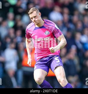 West Bromwich, Regno Unito. 13 aprile 2024. Daniel Ballard di Sunderland si scalda durante l'EFL Sky Bet Championship match tra West Bromwich Albion e Sunderland agli Hawthorns di West Bromwich, Inghilterra, il 13 aprile 2024. Foto di Stuart Leggett. Solo per uso editoriale, licenza richiesta per uso commerciale. Non utilizzare in scommesse, giochi o pubblicazioni di singoli club/campionato/giocatori. Crediti: UK Sports Pics Ltd/Alamy Live News Foto Stock