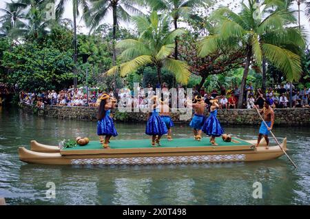 Oahu, Hawaii, USA - scena del Centro culturale Polinesiano. Foto Stock