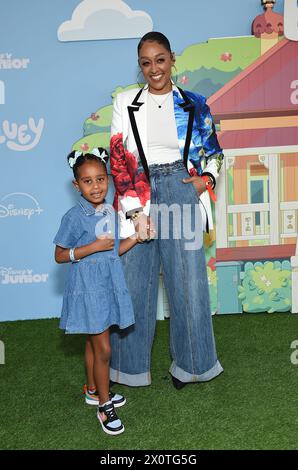 Burbank, Stati Uniti. 13 aprile 2024. TIA Mowry e Cairo Hardrick Credit: AFF/Alamy Live News Foto Stock