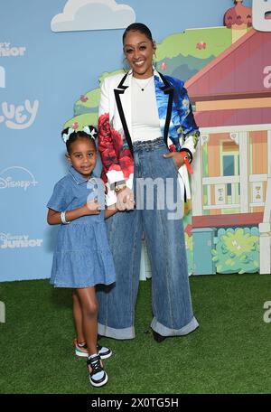 Burbank, Stati Uniti. 13 aprile 2024. TIA Mowry e Cairo Hardrick Credit: AFF/Alamy Live News Foto Stock