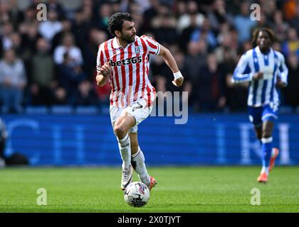 Mehdi Léris di Stoke Citymakes a break during the Sky Bet Championship Match Sheffield Wednesday vs Stoke City at Hillsborough, Sheffield, Regno Unito, 13 aprile 2024 (foto di Craig Cresswell/News Images) Foto Stock