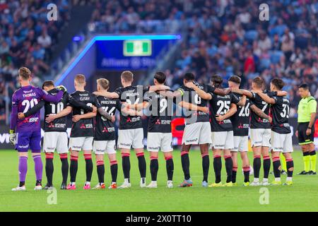 Sydney, Australia. 13 aprile 2024. I Wanderers osservarono un minuto di silenzio in ricordo dell'incidente di pugnalatura avvenuto poche ore prima dell'A-League Men Rd24 match tra Sydney FC e Wanderers all'Allianz Stadium il 13 aprile 2024 a Sydney, Australia Credit: IOIO IMAGES/Alamy Live News Foto Stock