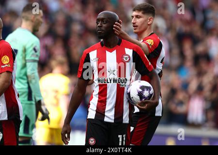 Yoane Wissa di Brentford durante la partita di Premier League tra Brentford e Sheffield United al Gtech Community Stadium di Brentford sabato 13 aprile 2024. (Foto: Tom West | mi News) crediti: MI News & Sport /Alamy Live News Foto Stock