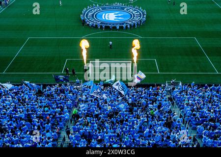 Charlotte, North Carolina, Stati Uniti. 13 aprile 2024. I tifosi del Charlotte FC festeggiano prima dell'inizio della partita di Major League Soccer contro il Toronto FC al Bank of America Stadium di Charlotte, North Carolina. (Scott KinserCal Sport Media). Crediti: csm/Alamy Live News Foto Stock