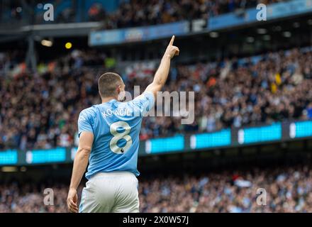 (240414) -- MANCHESTER, 14 aprile 2024 (Xinhua) -- il Mateo Kovacic del Manchester City celebra i punteggi durante la partita di Premier League inglese tra Manchester City e Luton Town a Manchester, Regno Unito, 13 aprile 2024. (XINHUA) SOLO PER USO EDITORIALE. NON IN VENDITA PER CAMPAGNE PUBBLICITARIE O DI MARKETING. DIVIETO DI UTILIZZO CON AUDIO, VIDEO, DATI, ELENCHI DI INCONTRI, LOGHI CLUB/LEAGUE O SERVIZI "LIVE" NON AUTORIZZATI. UTILIZZO ONLINE IN-MATCH LIMITATO A 45 IMMAGINI, SENZA EMULAZIONE VIDEO. NON È CONSENTITO L'USO IN SCOMMESSE, GIOCHI O PUBBLICAZIONI PER SINGOLI CLUB/CAMPIONATO/GIOCATORI. Foto Stock