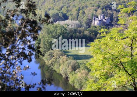La valle del fiume Dordogna tra i castelli di Castelnaud, Fayrac e Beynac nel Périgord Noir. Medioevo, storia, architettura, natura, en Foto Stock