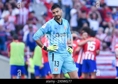 Madrid, Spagna. 13 aprile 2024. Il portiere del Girona Paulo Gazzaniga reagisce durante una partita di calcio della Liga tra l'Atletico de Madrid e il Girona FC a Madrid, in Spagna, il 13 aprile 2024. Crediti: Gustavo Valiente/Xinhua/Alamy Live News Foto Stock