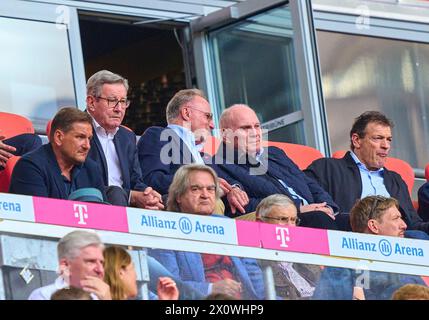 Thomas KROTH, Manager Manuel Neuer, Player Agent e proprietario PRO Profil Management, Karl HOPFNER (Ex FCB Praesident) Karl-Heinz RUMMENIGGE (Mitglied Aufsichtsrat FCB AG) Uli HOENESS (ex Presidente FCB ), Ehrenpraesident, Andreas JUNG, direttore marketing e membro del Consiglio FCB nella partita FC BAYERN MUENCHEN - 1.FC Koeln 2-0 il 13 aprile 2024 a Monaco, Germania. Stagione 2023/2024, 1.Bundesliga, FCB, Monaco, giorno 29, 29.Spieltag Photographer: immagini ddp/STAR-images - LE NORMATIVE DFL VIETANO QUALSIASI USO DI FOTOGRAFIE come SEQUENZE DI IMMAGINI e/o QUASI-VIDEO - Foto Stock