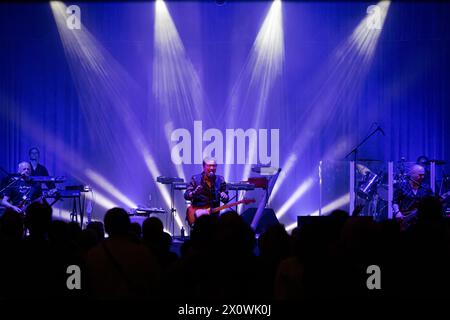 Budapest, Ungheria. 13 aprile 2024. Istvan Voros si esibisce in un concerto dal vivo al MOMKult di Budapest, Ungheria, il 13 aprile 2024. (Foto di Robert Szaniszlo/NurPhoto) credito: NurPhoto SRL/Alamy Live News Foto Stock