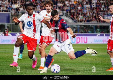 Riccardo Orsolini (Bologna FC) durante la partita di campionato italiano di serie A tra Bologna FC e AC Monza il 13 aprile 2024 allo Stadio Dall'Ara di Bologna - crediti: Luca Rossini/e-Mage/Alamy Live News Foto Stock