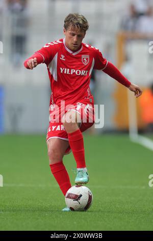 Istanbul, Turchia. 13 aprile 2024. Istanbul, Turchia, 13 aprile 2024: Carlo Holse (21 Samsunspor) durante la partita di calcio turca della Super League tra Besiktas e Samsunspor allo stadio Tupras, Turchia. (EO/SPP) credito: SPP Sport Press Photo. /Alamy Live News Foto Stock