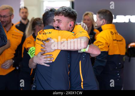 Misano Adriatico, Italie. 14 aprile 2024. Mecaniciens meccanica, NEOM McLaren Formula e Team, ritratto durante l'ePrix di Misano 2024, 5° incontro del Campionato Mondiale ABB FIA Formula e 2023-24, sul circuito del mondo Marco Simoncelli di Misano dall'11 al 14 aprile 2024 a Misano Adriatico, Italia - Photo André Ferreira/DPPI credito: DPPI Media/Alamy Live News Foto Stock