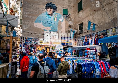 Il murale e il santuario di Maradona in via Emanuele de Deo, Napoli, Italia Foto Stock