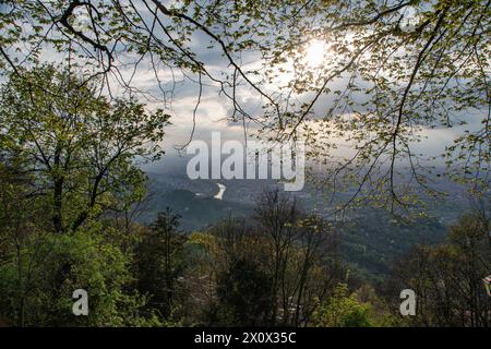 Splendida vista di Torino al crepuscolo dal Monte Superga Foto Stock