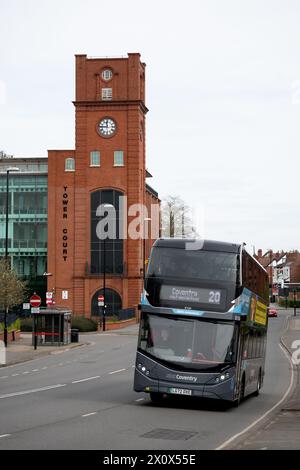 Servizio di autobus National Express Coventry No. 20 in Foleshill Road, Coventry, West Midlands, Inghilterra, Regno Unito Foto Stock