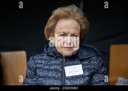 14 aprile 2024, Brandeburgo, Fürstenberg/Havel: La sopravvissuta all'Olocausto Mala Tribich prende parte alla cerimonia commemorativa centrale in occasione del 79° anniversario della liberazione del campo di concentramento femminile di Ravensbrück. Foto: Joerg Carstensen/dpa Foto Stock