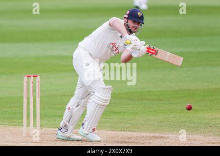 Birmingham, Regno Unito. 14 aprile 2024. Alex Lees di Durham in azione durante il giorno 3 del Vitality County Championship Division One match tra Warwickshire CCC e Durham CCC all'Edgbaston Cricket Ground, Birmingham, Inghilterra, il 14 aprile 2024. Foto di Stuart Leggett. Solo per uso editoriale, licenza richiesta per uso commerciale. Non utilizzare in scommesse, giochi o pubblicazioni di singoli club/campionato/giocatori. Crediti: UK Sports Pics Ltd/Alamy Live News Foto Stock