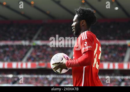 Ola Aina di Nottingham Forest durante la partita di Premier League tra Nottingham Forest e Wolverhampton Wanderers al City Ground di Nottingham sabato 13 aprile 2024. (Foto: Jon Hobley | notizie mi) Foto Stock