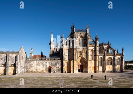 Batalha, Mosteiro da Batalha, Kloster, Westfassade der Klosterkirche Foto Stock