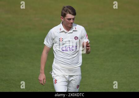 Northampton, Inghilterra. 14 aprile 2024. James Sales del Northamptonshire durante il terzo giorno della partita della Vitality County Championship Division Two tra il Northamptonshire County Cricket Club e il Middlesex County Cricket Club al County Ground, Wantage Road. Kyle Andrews/Alamy Live News. Foto Stock