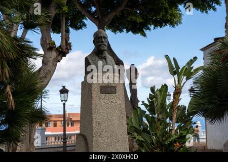 Icod de los Vinos, Spagna - 08.12.2023: Busto di Francisco G. Fajardo Hernandez Bermejo a Icod de los Vinos, Tenerife Foto Stock