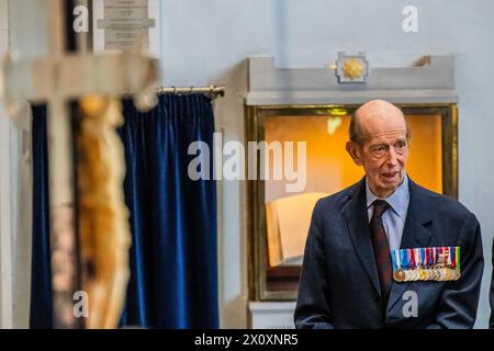 Londra, Regno Unito. 14 aprile 2024. RH il duca di Kent arriva per partecipare alla parata della domenica Nera delle guardie scozzesi nel suo 50° anno come colonnello del reggimento. La parata si svolse presso la Guards Chapel, il Guards Memorial, e Wellington Barracks, Westminster. La domenica Nera è il punto più alto dell'anno per il reggimento, la cui storia risale al 1642. E' il loro ricordo annuale del servizio domenicale e della sfilata quando rendono omaggio a tutti quelli che sono passati prima, credito: Guy Bell/Alamy Live News Foto Stock