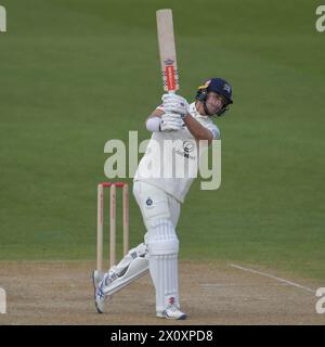 Northampton, Inghilterra. 14 aprile 2024. Leus Du Plooy il terzo giorno della partita della Vitality County Championship Division Two tra il Northamptonshire County Cricket Club e il Middlesex County Cricket Club al County Ground, Wantage Road. Kyle Andrews/Alamy Live News. Foto Stock