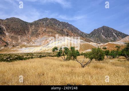 Pittoresche montagne del cratere Stefanos sull'isola di Nisyros. Grecia Foto Stock