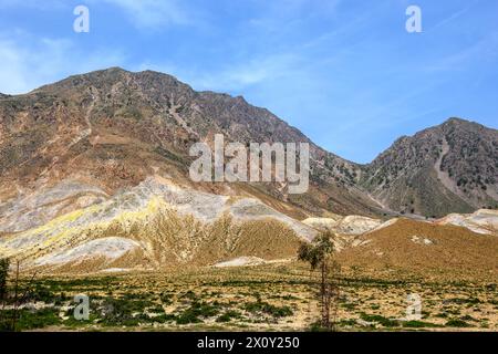Pittoresche montagne del cratere Stefanos sull'isola di Nisyros. Grecia Foto Stock