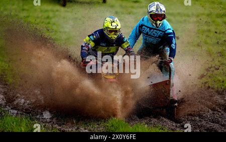 Azione della MotoX 3 Counties Spring Vintage Scramble a Hill End nel Worcestershire. Data foto: Domenica 14 aprile 2024. Foto Stock