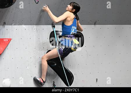 Suzhou, la provincia cinese di Jiangsu. 14 aprile 2024. L'ODA Natsumi del Giappone gareggia durante l'evento di testa femminile alla Coppa del mondo IFSC Wujiang 2024 a Suzhou, nella provincia di Jiangsu, nella Cina orientale, il 14 aprile 2024. Crediti: Wang Xuzhong/Xinhua/Alamy Live News Foto Stock