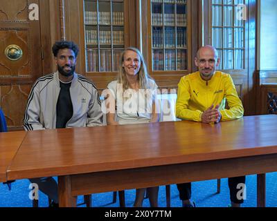 ADAC MarathonHannover 2024 Die Sieger bei der Abschluss-Pressekonferenz. V.l. Amanal Petros, Domenika Mayer und Hendrik Pfeiffer *** ADAC MarathonHannover 2024 i vincitori alla conferenza stampa finale da sinistra Amanal Petros, Domenika Mayer e Hendrik Pfeiffer Copyright: xBerndxGüntherx Foto Stock