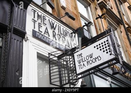 Segnaletica per The Willow Tearooms, Buchanan Street, Glasgow, Scozia, Regno Unito, famoso per essere nello stile di Charles Rennie Macintosh. Foto Stock