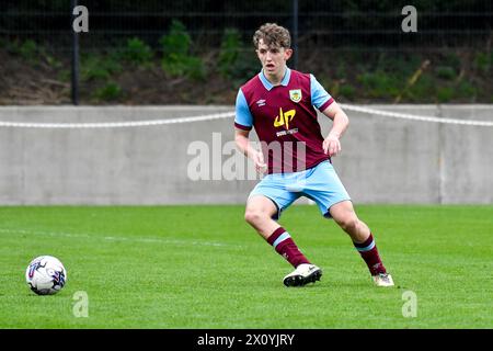 Landore, Swansea, Galles. 13 aprile 2024. Ben Jordison di Burnley in azione durante il match Under 18 Professional Development League tra Swansea City e Burnley alla Swansea City Academy di Landore, Swansea, Galles, Regno Unito, il 13 aprile 2024. Crediti: Duncan Thomas/Majestic Media. Foto Stock