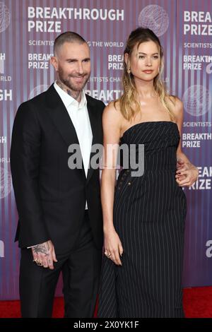 Adam Levine e Behati Prinsloo partecipano alla cerimonia del Premio Breakthrough 2024 all'Academy Museum of Motion Pictures il 13 aprile 2024 a Los Angeles, California. Foto: Crash/imageSPACE Foto Stock