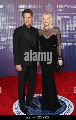 Rob Lowe e Sheryl Berkoff partecipano alla cerimonia del Premio Breakthrough 2024 all'Academy Museum of Motion Pictures il 13 aprile 2024 a Los Angeles, California. Foto: Crash/imageSPACE Foto Stock