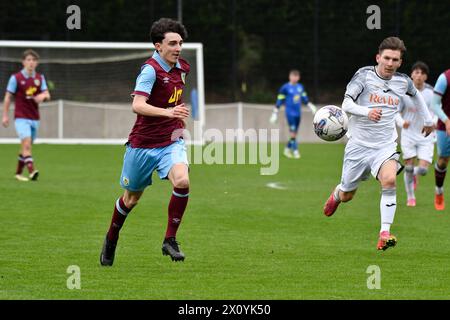 Landore, Swansea, Galles. 13 aprile 2024. Braidin Derbyshire di Burnley in azione durante il match Under 18 Professional Development League tra Swansea City e Burnley alla Swansea City Academy di Landore, Swansea, Galles, Regno Unito, il 13 aprile 2024. Crediti: Duncan Thomas/Majestic Media. Foto Stock