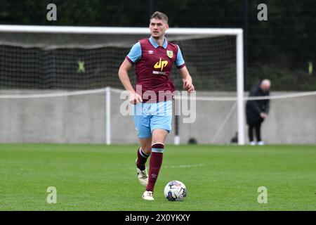 Landore, Swansea, Galles. 13 aprile 2024. Trialist of Burnley in azione durante il match Under 18 Professional Development League tra Swansea City e Burnley alla Swansea City Academy di Landore, Swansea, Galles, Regno Unito, il 13 aprile 2024. Crediti: Duncan Thomas/Majestic Media. Foto Stock