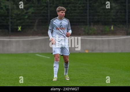 Landore, Swansea, Galles. 13 aprile 2024. Carter Heywood di Swansea City durante il match Under 18 Professional Development League tra Swansea City e Burnley alla Swansea City Academy di Landore, Swansea, Galles, Regno Unito, il 13 aprile 2024. Crediti: Duncan Thomas/Majestic Media. Foto Stock