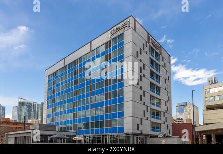 Denver, Colorado - 31 marzo 2024: Staybridge Suites Hotel di recente costruzione nel centro di Denver Foto Stock