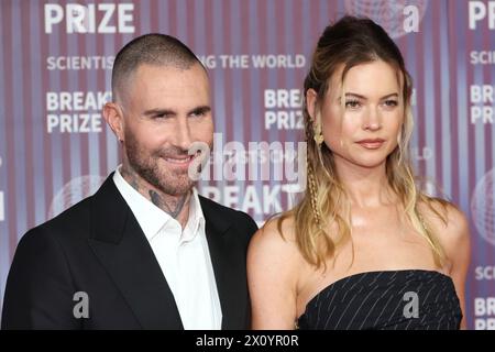 Adam Levine e Behati Prinsloo partecipano alla cerimonia del Premio Breakthrough 2024 all'Academy Museum of Motion Pictures il 13 aprile 2024 a Los Angeles, California. Foto: Crash/imageSPACE/Sipa USA Foto Stock