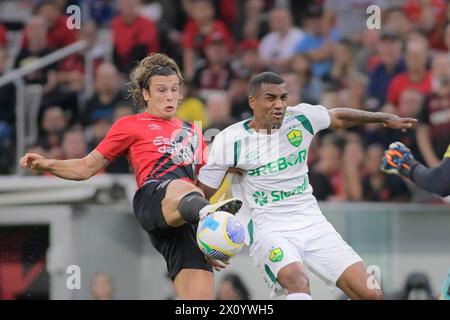 Curitiba, Brasile. 14 aprile 2024. Canobbio e Marllon durante Athletico e Cuiabá. Partita valida per il 1° round della Copa Sudamericana 2024. Stadio Mario Celso Petraglia a Curitiba, Paraná. Crediti: Reinaldo Reginato/FotoArena/Alamy Live News Foto Stock