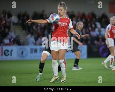 Borehamwood, Regno Unito. 14 aprile 2024. Borehamwood, Inghilterra, 14 aprile 2024: Victoria Pelova (21 Arsenal) in azione durante la partita Barclays fa Womens Super League tra Arsenal e Bristol City al Mangata Pay UK Stadium (Meadow Park) a Borehamwood, Inghilterra. (Jay Patel/SPP) credito: SPP Sport Press Photo. /Alamy Live News Foto Stock