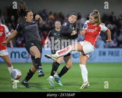 Borehamwood, Regno Unito. 14 aprile 2024. Borehamwood, Inghilterra, 14 aprile 2024: Victoria Pelova (21 Arsenal) in azione durante la partita Barclays fa Womens Super League tra Arsenal e Bristol City al Mangata Pay UK Stadium (Meadow Park) a Borehamwood, Inghilterra. (Jay Patel/SPP) credito: SPP Sport Press Photo. /Alamy Live News Foto Stock