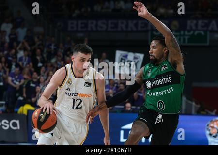 Madrid, Spagna. 14 aprile 2024. Carlos Alocén del Real Madrid durante la partita di pallacanestro ACB Liga Endesa tra Real Madrid e Joventut Badalona al WiZink Center il 14 aprile 2024 a Madrid, Spagna. (Foto di Oscar Gonzalez/Sipa USA) credito: SIPA USA/Alamy Live News Foto Stock