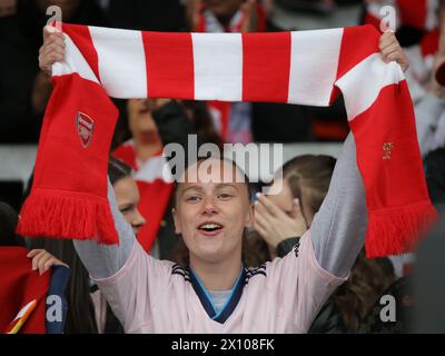 Borehamwood, Regno Unito. 14 aprile 2024. Borehamwood, Inghilterra, 14 aprile 2024: Fan dell'Arsenal prima della partita di Barclays fa Womens Super League tra Arsenal e Bristol City al Mangata Pay UK Stadium (Meadow Park) a Borehamwood, Inghilterra. (Jay Patel/SPP) credito: SPP Sport Press Photo. /Alamy Live News Foto Stock