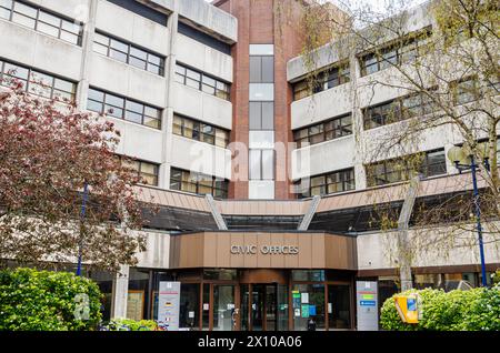 Uffici civici del Consiglio di Woking Borough, Gloucester Square, Woking. Una comunicazione di cui alla sezione 114 è stata pubblicata con il Consiglio non è in grado di finanziare il suo bilancio Foto Stock