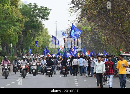 NOIDA, INDIA - 14 APRILE: Ingorgo dovuto alla celebrazione di Ambedkar Jayanti a Rashtriya Dalit Prerna Sthal, settore 95, il 14 aprile 2024 a Noida, India. Ogni anno, il 14 aprile, l'anniversario della nascita del dottor Bhimrao Ramji Ambedkar viene celebrato come Ambedkar Jayanti. La Costituzione indiana è stata scritta dal riformatore sociale Dr. BR Ambedkar, spesso noto come "Babasaheb". Era un economista e giurista le cui idee hanno influenzato diverse generazioni. Anche il movimento Dalit in India fu guidato dal dottor Ambedkar. (Foto di Sunil Ghosh/Hindustan Times/Sipa USA ) Foto Stock