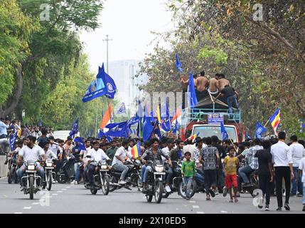 NOIDA, INDIA - 14 APRILE: Ingorgo dovuto alla celebrazione di Ambedkar Jayanti a Rashtriya Dalit Prerna Sthal, settore 95, il 14 aprile 2024 a Noida, India. Ogni anno, il 14 aprile, l'anniversario della nascita del dottor Bhimrao Ramji Ambedkar viene celebrato come Ambedkar Jayanti. La Costituzione indiana è stata scritta dal riformatore sociale Dr. BR Ambedkar, spesso noto come "Babasaheb". Era un economista e giurista le cui idee hanno influenzato diverse generazioni. Anche il movimento Dalit in India fu guidato dal dottor Ambedkar. (Foto di Sunil Ghosh/Hindustan Times/Sipa USA ) Foto Stock